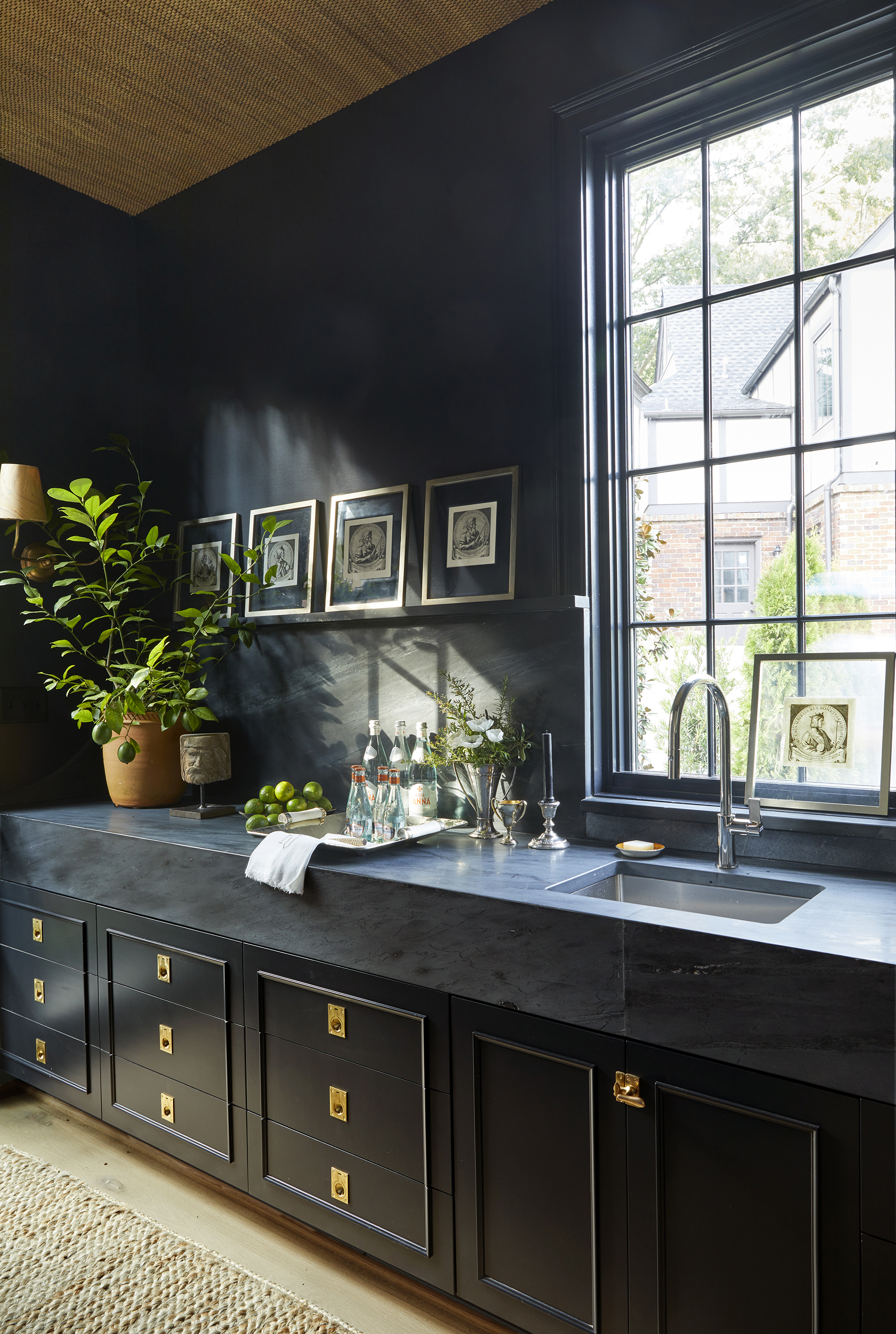 Wet bar painted black from the 2022 Birmingham Home & Garden story "The Colors Birmingham Loves."