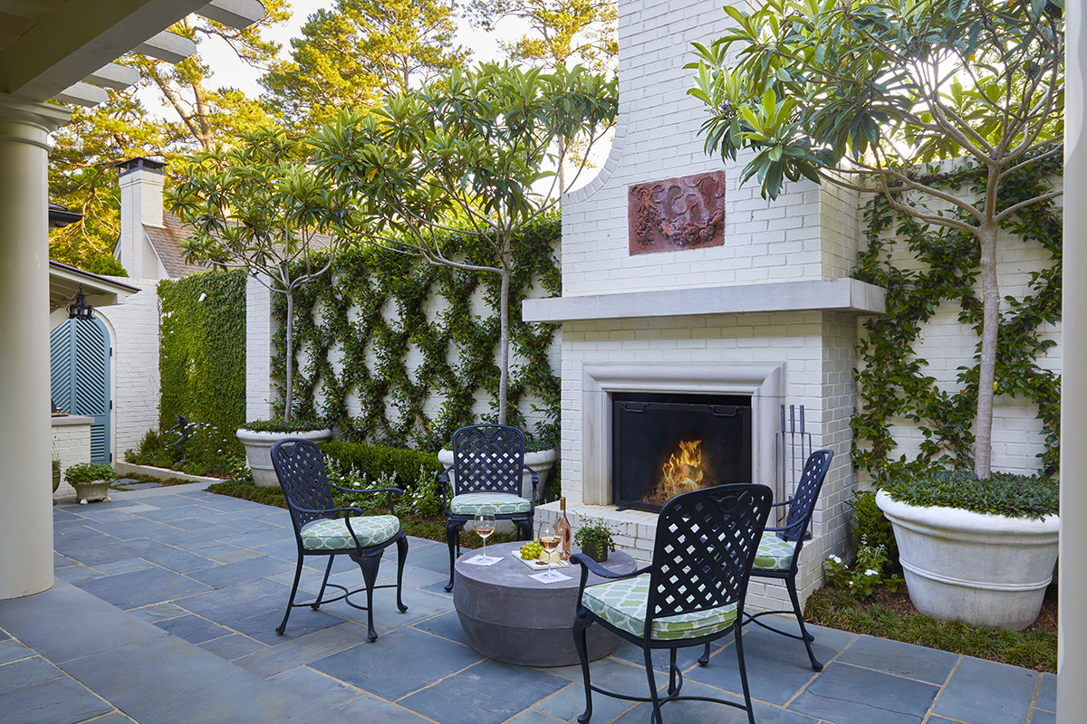Garden fireplace wit seating area